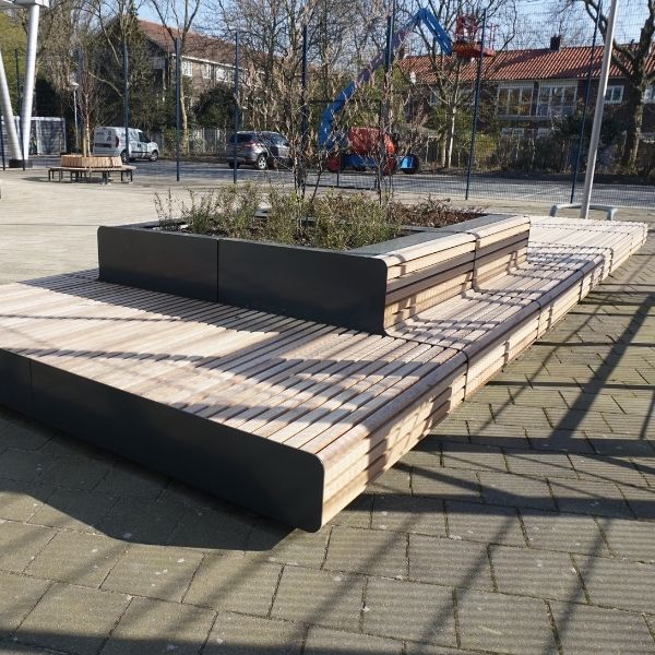 103075 herinrichting schoolplein straatmeubilair buitenbanken afvalbakken zitelementen
